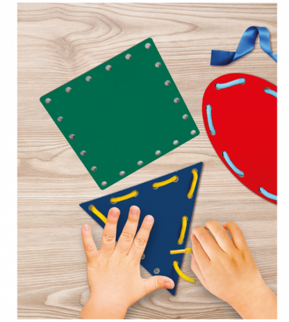 MONTESSORI- des formes et des lacets